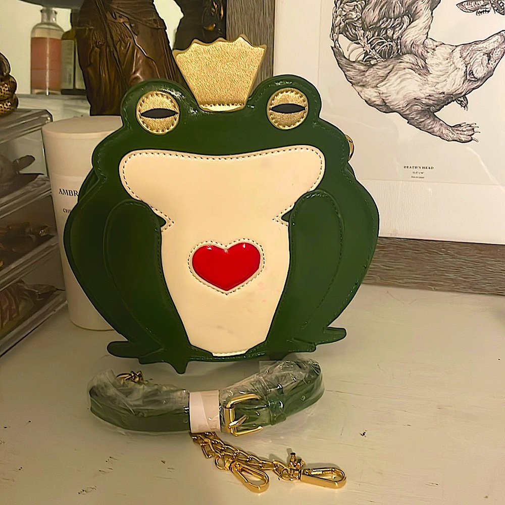 Green Frog-Shaped Bag with Heart Detail